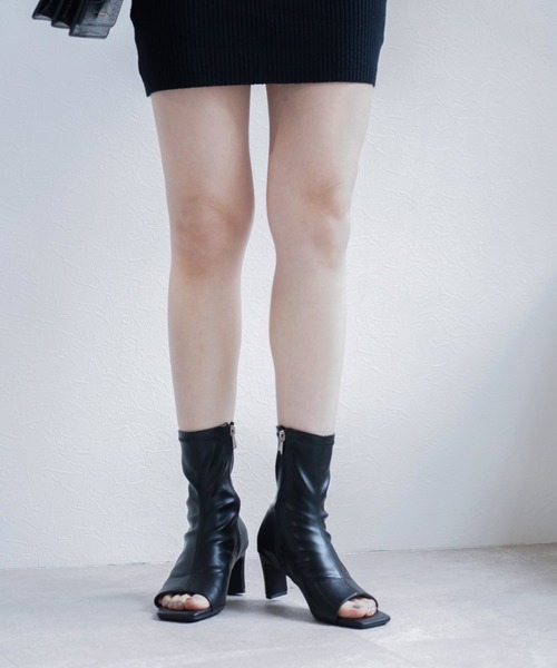 VIVIAN（ヴィヴィアン）の「オープントゥストレッチショートブーツ（ブーツ・レディース・グレー系その他7/ブラック/アイボリー・L/S/M）」の11枚目の写真
