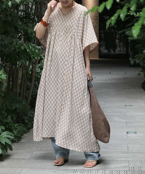 CORNERS（コーナーズ）の「CORNERS by yui　コモン柄カフタンワンピース（ワンピース・レディース・アイボリー/ブラウン/ミント/ネイビー/ブラック・M）」の10枚目の写真