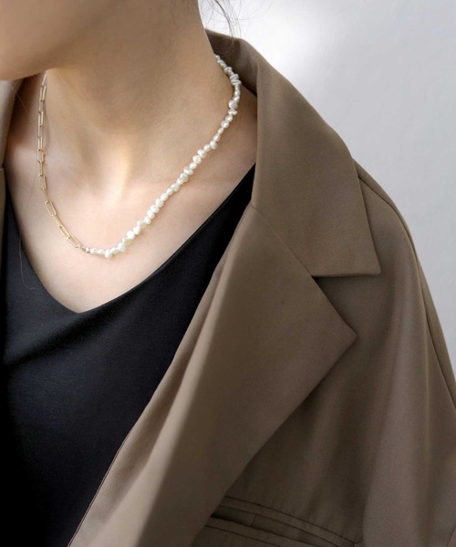 antiqua（アンティカ）の「淡水パールチェーンネックレス（ネックレス・レディース・シルバー/ゴールド・FREE）」の5枚目の写真