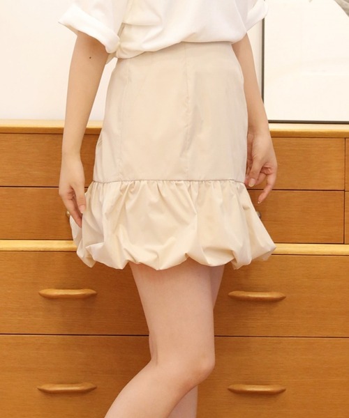 one after another NICE CLAUP(ワンアフターアナザーナイスクラップ)の「バルーンミニスカート(スカート・レディース・ブラック/アイボリー・FREE)」の1枚目の写真