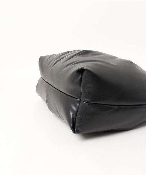 ASH（アッシュ）の「【OTTAVIA】チェーントートバッグ（トートバッグ・レディース・ブラック/アイボリー・ONE SIZE）」の4枚目の写真