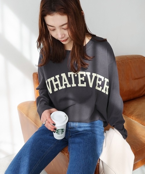 andme（アンドミー）の「コットン天竺長袖ロゴプリントラウンドヘムTシャツ（Tシャツ/カットソー・レディース・ダークブルー/チャコールグレー/モカ/オフホワイト/ブラック/ミント/ピンク/ピンク系その他/レッド系その他/グリーン系その他・M）」の3枚目の写真