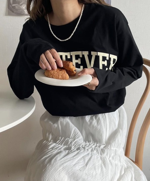 andme（アンドミー）の「コットン天竺長袖ロゴプリントラウンドヘムTシャツ（Tシャツ/カットソー・レディース・ダークブルー/チャコールグレー/モカ/オフホワイト/ブラック/ミント/ピンク/ピンク系その他/レッド系その他/グリーン系その他・M）」の2枚目の写真