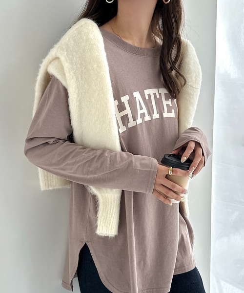 andme（アンドミー）の「コットン天竺長袖ロゴプリントラウンドヘムTシャツ（Tシャツ/カットソー・レディース・ダークブルー/チャコールグレー/モカ/オフホワイト/ブラック/ミント/ピンク/ピンク系その他/レッド系その他/グリーン系その他・M）」の4枚目の写真