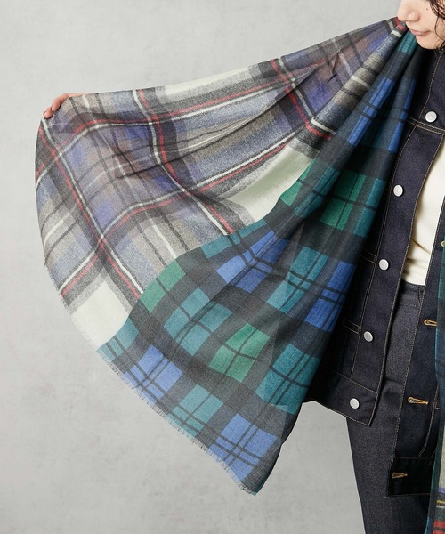 Glen Prince(グレンプリンス)の「【GLEN PRINCE(グレン プリンス)】 ストール ハーフチェック柄(ストール/ショール・レディース・グリーン/レッド・FREE)」の21枚目の写真