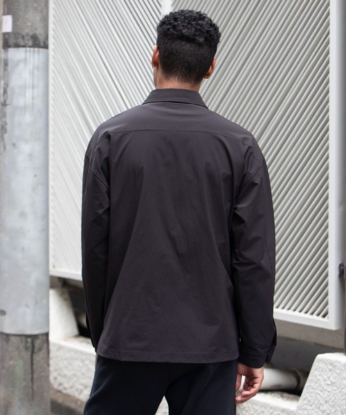 le coq sportif（ルコックスポルティフ）の「スポーツ メンズ ロングスリーブCORDURAウーブンジップシャツ カジュアル トレーニングウェア スポーツウェア（シャツ/ブラウス・メンズ・ブラック/ブロンズ/ネイビー・L/M/XL）」の4枚目の写真