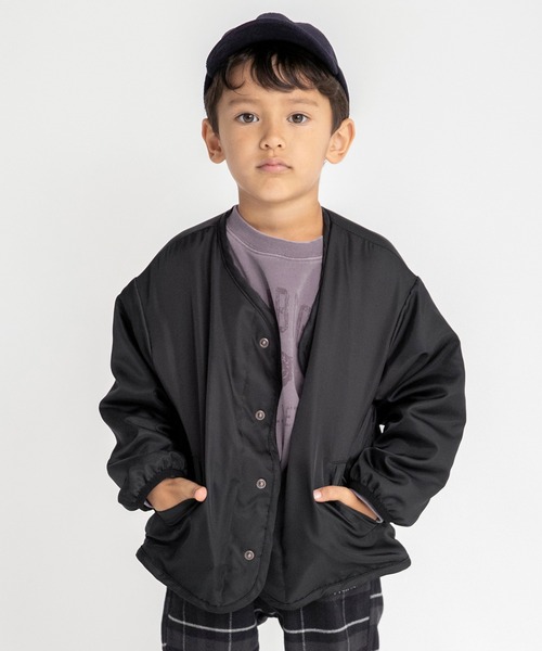 BRANSHES（ブランシェス）の「【裏ボア】ノーカラーライトジャケット（ノーカラージャケット・キッズ・カーキオリーブ/ブラック・110/100/150/130/140/90/120）」の3枚目の写真