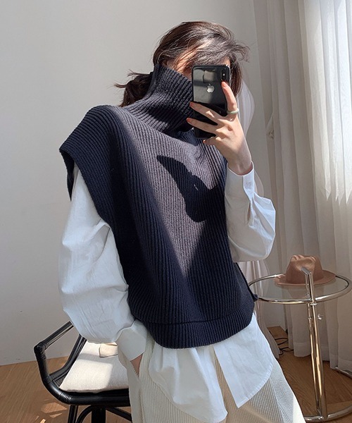 chuclla（チュクラ）の「ハイネック リブニットベスト chw21a123（ニット/セーター・レディース・ベージュ/ネイビー・FREE）」の2枚目の写真