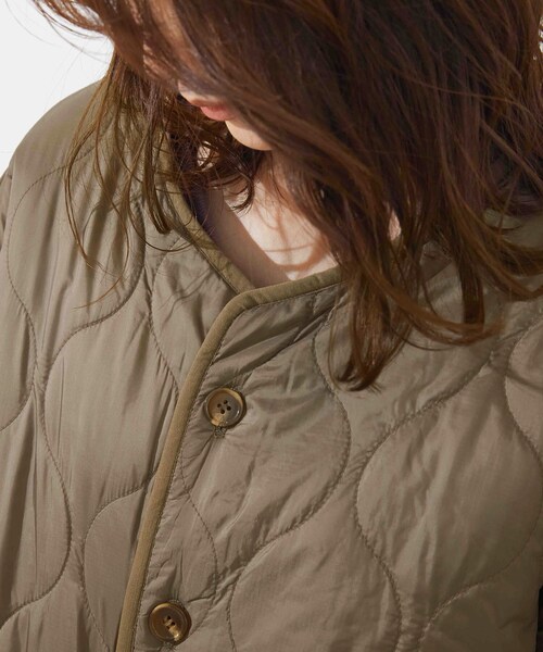 SHOO・LA・RUE(シューラルー)の「◆リバーシブルボア中綿キルティングコート(その他アウター・レディース・ブラック/カーキ/サンドベージュ・02/03/04)」の8枚目の写真