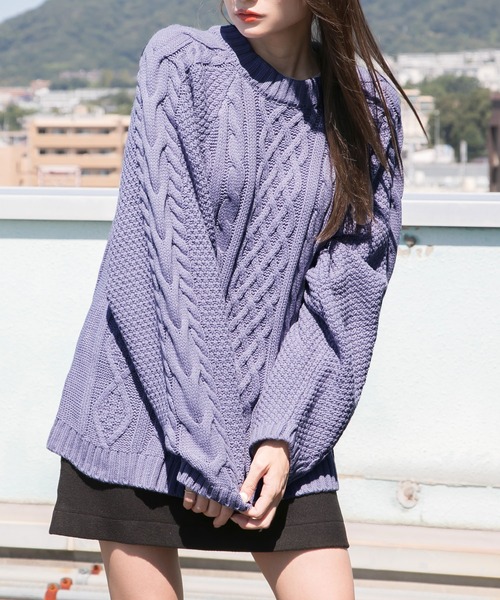 Newlyme(ニューリーミー)の「ラグランケーブルオーバーニット(ニット/セーター・レディース・チャコールグレー/グリーン/アイボリー/ライラック・M-L)」の4枚目の写真