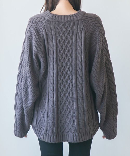 Newlyme(ニューリーミー)の「ラグランケーブルオーバーニット(ニット/セーター・レディース・チャコールグレー/グリーン/アイボリー/ライラック・M-L)」の6枚目の写真