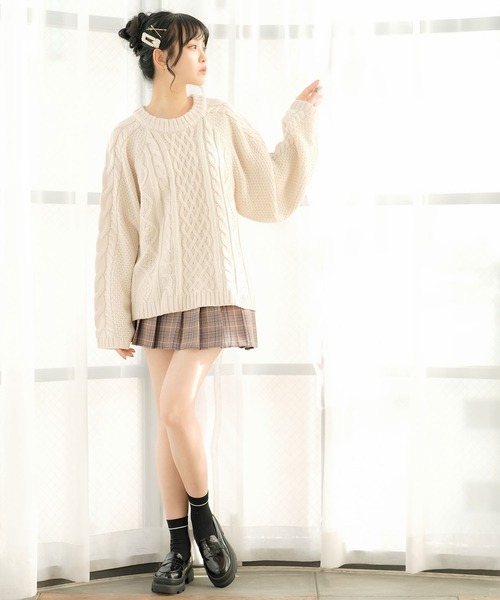 Newlyme(ニューリーミー)の「ラグランケーブルオーバーニット(ニット/セーター・レディース・チャコールグレー/グリーン/アイボリー/ライラック・M-L)」の21枚目の写真