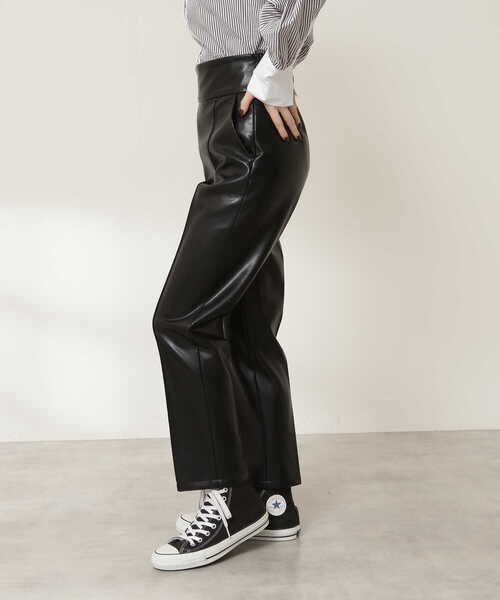 N.（N. Natural Beauty Basic）（エヌエヌナチュラルビューティーベーシック）の「フェイクレザースリムストレートパンツ（その他パンツ・レディース・ブラック・MEDIUM）」の16枚目の写真