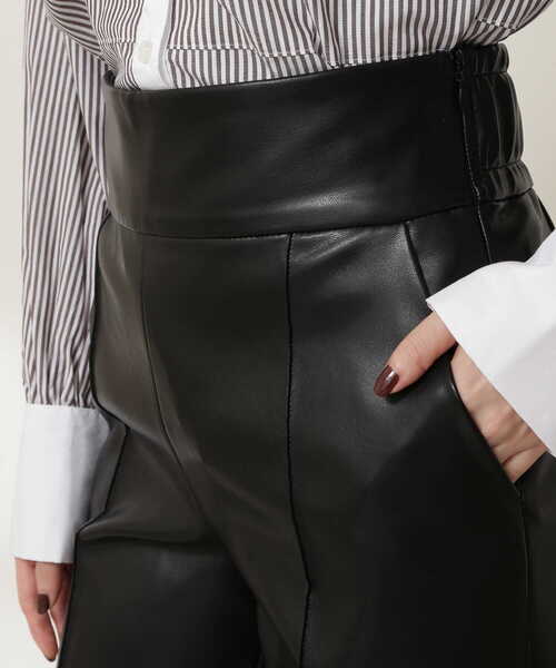N.（N. Natural Beauty Basic）（エヌエヌナチュラルビューティーベーシック）の「フェイクレザースリムストレートパンツ（その他パンツ・レディース・ブラック・MEDIUM）」の15枚目の写真