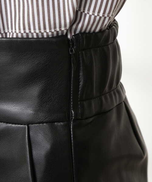 N.（N. Natural Beauty Basic）（エヌエヌナチュラルビューティーベーシック）の「フェイクレザースリムストレートパンツ（その他パンツ・レディース・ブラック・MEDIUM）」の14枚目の写真