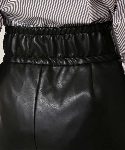 N.（N. Natural Beauty Basic）（エヌエヌナチュラルビューティーベーシック）の「フェイクレザースリムストレートパンツ（その他パンツ・レディース・ブラック・MEDIUM）」の8枚目の写真