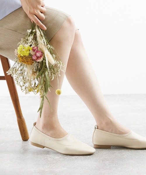 mooimooi(モーイモーイ)の「スクエアトゥストレッチパンプス(パンプス・レディース・ブラック/ベージュ/アイボリー・21.5cm/22.0cm/22.5cm/23.0cm/23.5cm/24.0cm/24.5cm/25.0cm/25.5cm/26.0cm)」の2枚目の写真