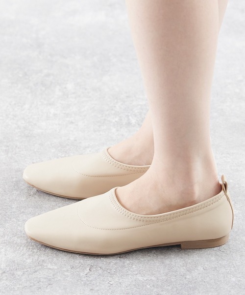 mooimooi(モーイモーイ)の「スクエアトゥストレッチパンプス(パンプス・レディース・ブラック/ベージュ/アイボリー・21.5cm/22.0cm/22.5cm/23.0cm/23.5cm/24.0cm/24.5cm/25.0cm/25.5cm/26.0cm)」の4枚目の写真