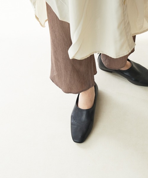 mooimooi(モーイモーイ)の「スクエアトゥストレッチパンプス(パンプス・レディース・ブラック/ベージュ/アイボリー・21.5cm/22.0cm/22.5cm/23.0cm/23.5cm/24.0cm/24.5cm/25.0cm/25.5cm/26.0cm)」の5枚目の写真