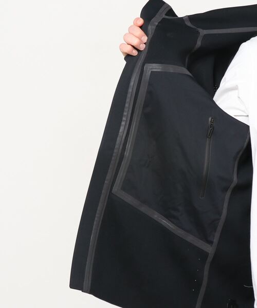 DESCENTE ALLTERRAIN（デサント　オルテライン）の「【デサントオルテライン】フュージョンニットリバーシブルフーディー“キャプチャー” / FUSIONKNIT REVERSIBLE HOODIE "CAPTURE"（その他トップス・メンズ・ブラック・SMALL/MEDIUM/LARGE/X-LARGE）」の3枚目の写真
