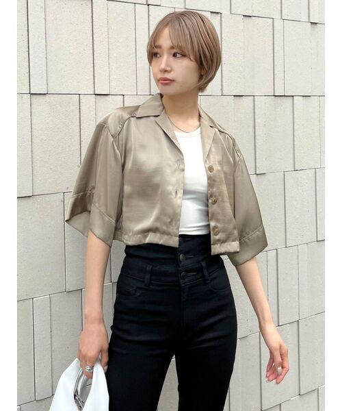 EMODA（エモダ）の「ボックスワイドシアーシャツ（シャツ/ブラウス・レディース・ブラック/ベージュ/イエロー/ブルー・FREE）」の3枚目の写真