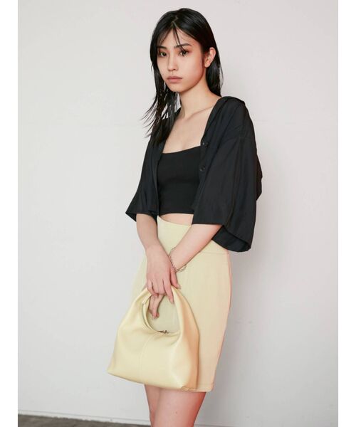 EMODA（エモダ）の「ボックスワイドシアーシャツ（シャツ/ブラウス・レディース・ブラック/ベージュ/イエロー/ブルー・FREE）」の2枚目の写真