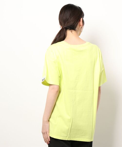 GOLDEN GOOSE（ゴールデングース）の「GOLDEN GOOSE T-shirt yellow with "DO WHAT YOU LOVE" big logo print（Tシャツ/カットソー・レディース・イエロー系その他・SMALL/MEDIUM）」の3枚目の写真