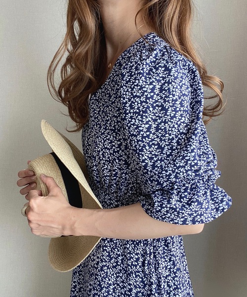 JUNOAH（ジュノア）の「花柄ボリュームスリーブマキシ丈