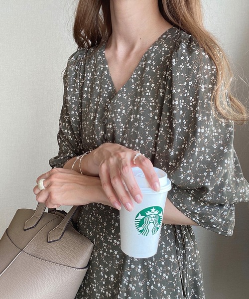 junoah(ジュノア)の「花柄ボリュームスリーブマキシ丈ワンピース(ワンピース・レディース・ホワイト/ブラック/ネイビー/ダークグリーン/ブラウン・MEDIUM/LARGE/X-LARGE)」の20枚目の写真