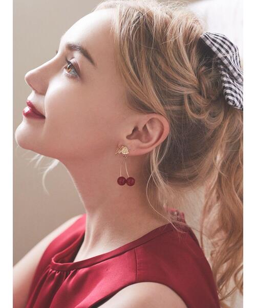 Maison de FLEUR（メゾンドフルール）の「サクランボピアス（ピアス（両耳用）・レディース・ホワイト/レッド・FREE）」の2枚目の写真