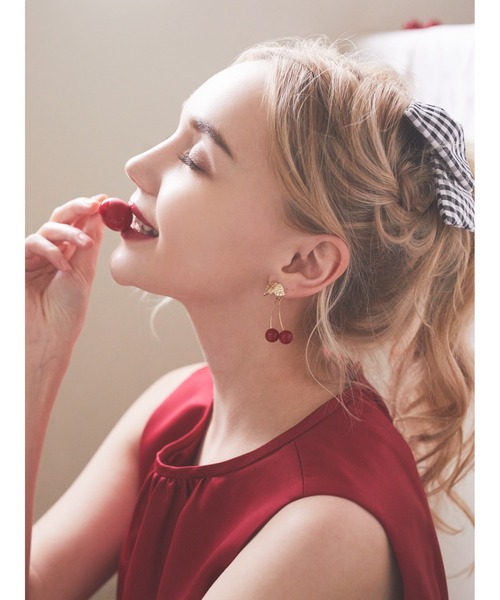 Maison de FLEUR（メゾンドフルール）の「サクランボピアス（ピアス（両耳用）・レディース・ホワイト/レッド・FREE）」の7枚目の写真