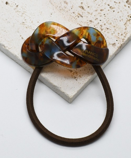 Fun & Daily(ファンアンドデイリー)の「F&D : クロスカーブヘアゴム(ヘアゴム・レディース・ホワイト/ブラウン系その他/ブラウン系その他2・FREE)」の2枚目の写真