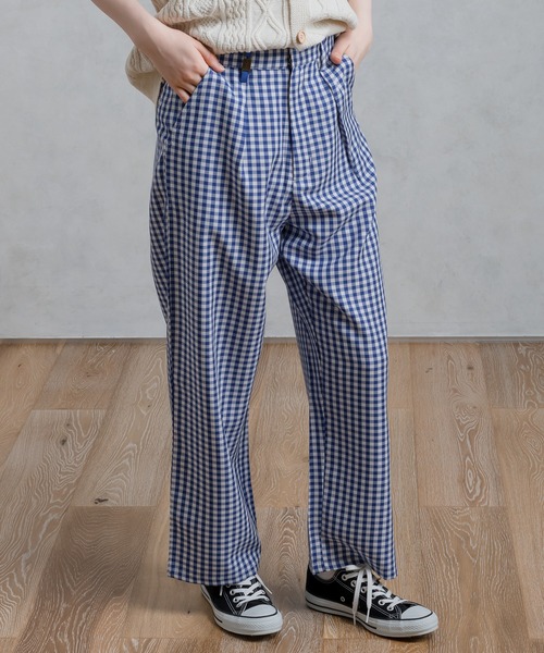 MUHET（ミュエータ）の「イニシャルプレートタックテーパードパンツ（スラックス・レディース・ブラウン/ブルー系その他/イエロー系その他・SMALL/MEDIUM/X-LARGE）」の3枚目の写真