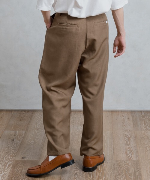 MUHET（ミュエータ）の「イニシャルプレートタックテーパードパンツ（スラックス・レディース・ブラウン/ブルー系その他/イエロー系その他・SMALL/MEDIUM/X-LARGE）」の16枚目の写真