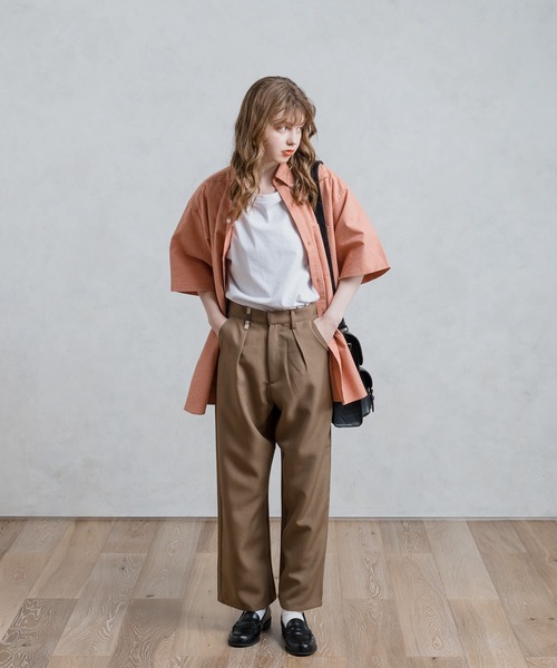 MUHET（ミュエータ）の「イニシャルプレートタックテーパードパンツ（スラックス・レディース・ブラウン/ブルー系その他/イエロー系その他・SMALL/MEDIUM/X-LARGE）」の10枚目の写真