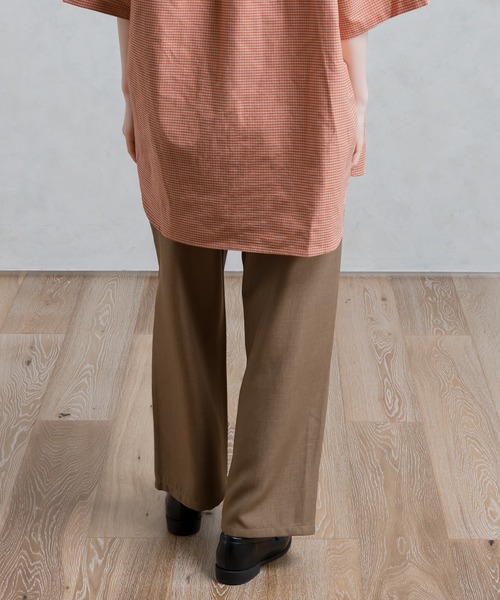 MUHET（ミュエータ）の「イニシャルプレートタックテーパードパンツ（スラックス・レディース・ブラウン/ブルー系その他/イエロー系その他・SMALL/MEDIUM/X-LARGE）」の9枚目の写真