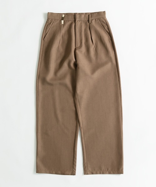 MUHET（ミュエータ）の「イニシャルプレートタックテーパードパンツ（スラックス・レディース・ブラウン/ブルー系その他/イエロー系その他・SMALL/MEDIUM/X-LARGE）」の4枚目の写真