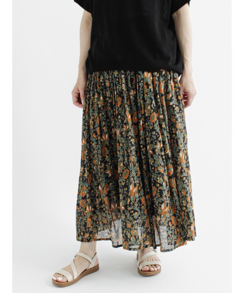 Samansa Mos2 blue（サマンサモスモスブルー）の「エスニック花柄ギャザースカート（スカート・レディース・ブラック/ネイビー/グレー・ﾌﾘ-）」の2枚目の写真