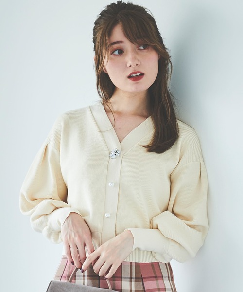 31 Sons de mode(トランテアン ソン ドゥ モード)の「ビジューパールコンビクロップドカーディガン(カーディガン/ボレロ・レディース・ブラック/オフホワイト/ピンク・36)」の2枚目の写真