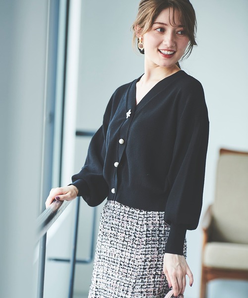 31 Sons de mode(トランテアン ソン ドゥ モード)の「ビジューパールコンビクロップドカーディガン(カーディガン/ボレロ・レディース・ブラック/オフホワイト/ピンク・36)」の3枚目の写真