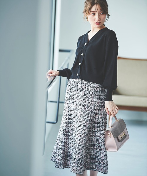 31 Sons de mode(トランテアン ソン ドゥ モード)の「ビジューパールコンビクロップドカーディガン(カーディガン/ボレロ・レディース・ブラック/オフホワイト/ピンク・36)」の6枚目の写真