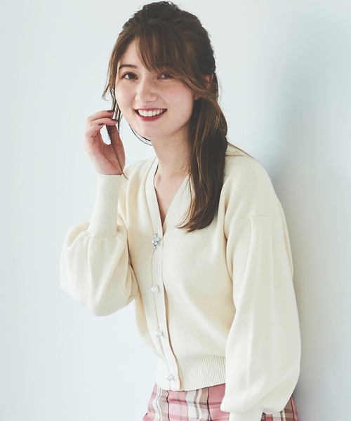 31 Sons de mode(トランテアン ソン ドゥ モード)の「ビジューパールコンビクロップドカーディガン(カーディガン/ボレロ・レディース・ブラック/オフホワイト/ピンク・36)」の10枚目の写真