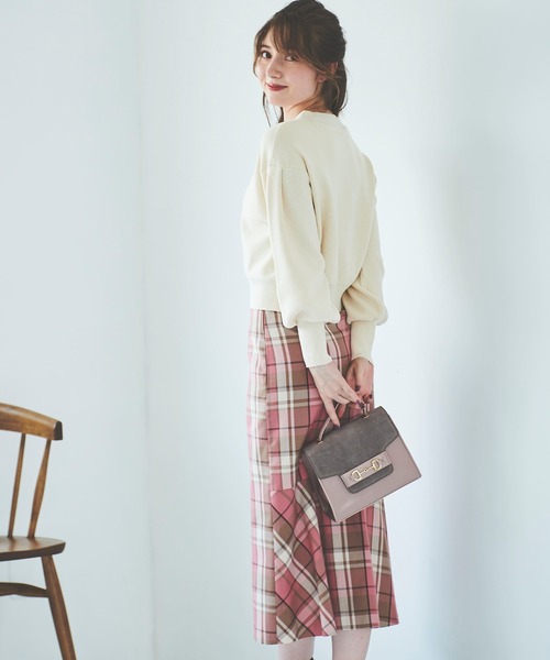 31 Sons de mode(トランテアン ソン ドゥ モード)の「ビジューパールコンビクロップドカーディガン(カーディガン/ボレロ・レディース・ブラック/オフホワイト/ピンク・36)」の21枚目の写真