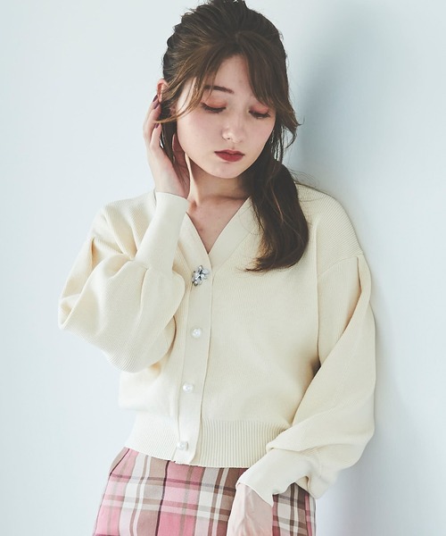 31 Sons de mode(トランテアン ソン ドゥ モード)の「ビジューパールコンビクロップドカーディガン(カーディガン/ボレロ・レディース・ブラック/オフホワイト/ピンク・36)」の4枚目の写真