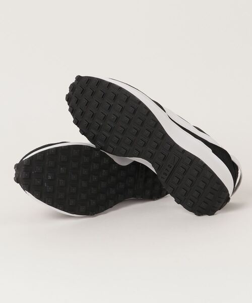 NIKE（ナイキ）の「ナイキ NIKE ナイキ ウィメンズ ワッフル デビュー（スニーカー・レディース・ブラック×ホワイト・23.5cm/24.5cm/24.0cm/25.0cm/23.0cm）」の2枚目の写真