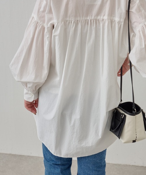 BEARDSLEY（ビアズリー）の「タイプライターギャザーシャツ（シャツ/ブラウス・レディース・グレー/ホワイト・FREE）」の2枚目の写真