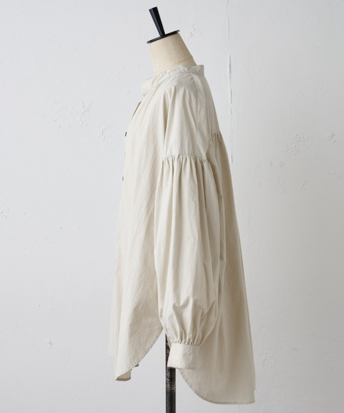【ビアズリー】22AW タイプライターギャザーシャツ 長袖 ホワイト コットン ビアズリー】22AW タイプライターギャザーシャツ 長袖 ホワイト