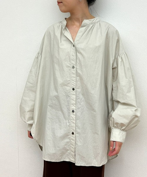 BEARDSLEY（ビアズリー）の「タイプライターギャザーシャツ（シャツ/ブラウス・レディース・グレー/ホワイト・FREE）」の4枚目の写真