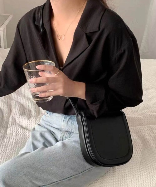 Dalfwin（ダールフィン）の「ラウンドミニスマホショルダーバッグ（ショルダーバッグ・レディース・ホワイト/ブラック/シルバー・FREE）」の2枚目の写真