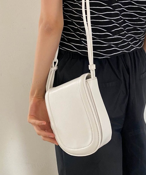 Dalfwin（ダールフィン）の「ラウンドミニスマホショルダーバッグ（ショルダーバッグ・レディース・ホワイト/ブラック/シルバー・FREE）」の4枚目の写真